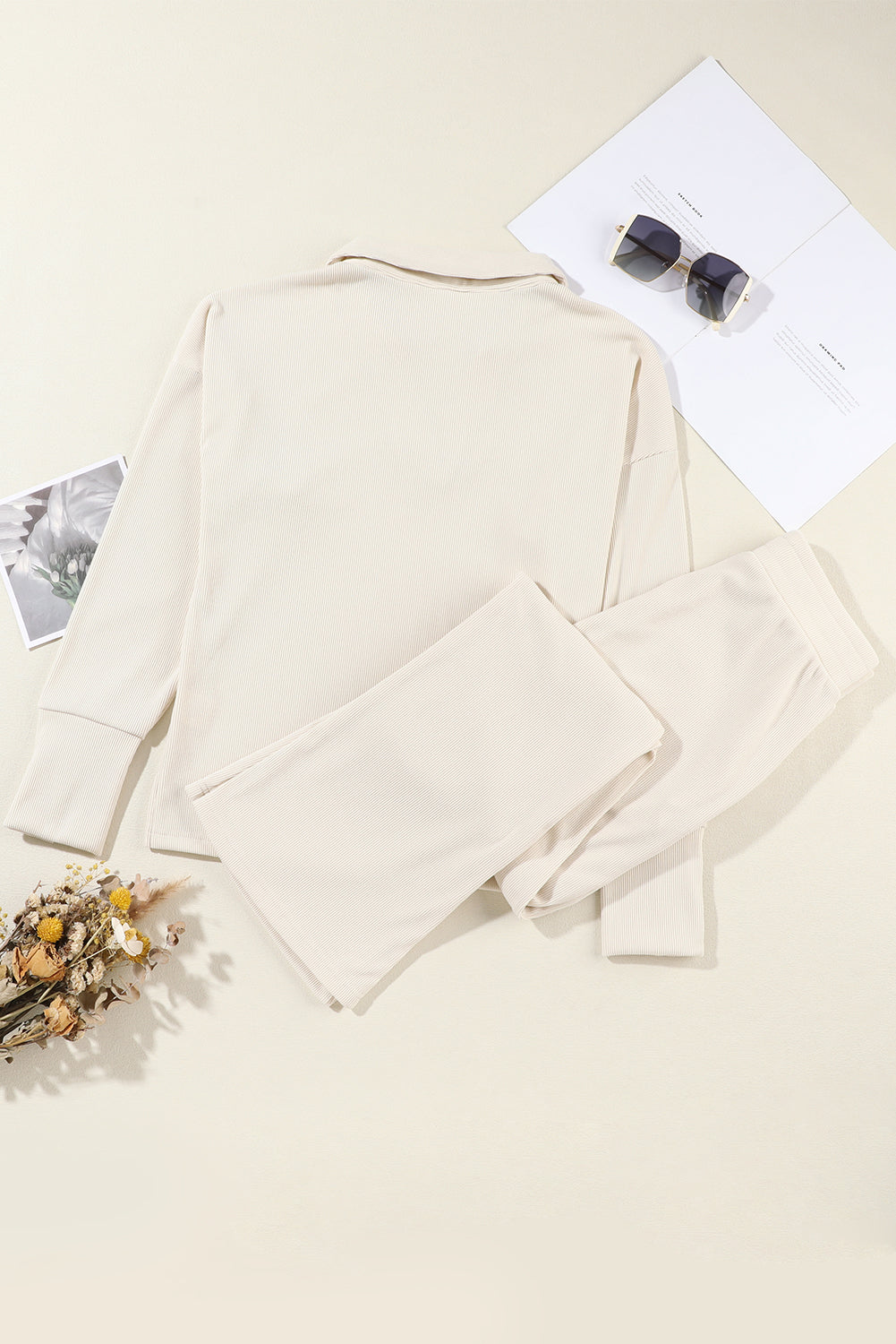 2pcs Beige Collared Split Neck Ribbed Athleisure Outfit