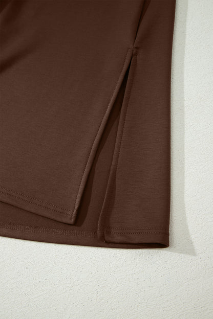 Robe T-shirt longue de couleur unie en bois de santal rouge avec fentes