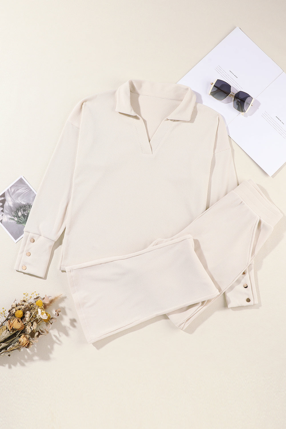 2pcs Beige Collared Split Neck Ribbed Athleisure Outfit